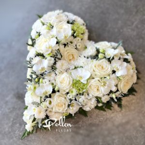 coeur de deuil fleurs blanches