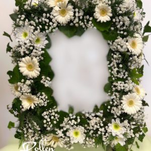 cadre photo en fleurs fraiches blanches